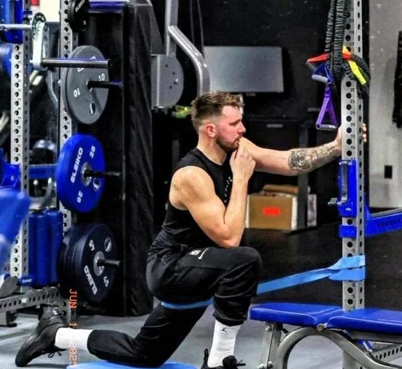 东契奇陷入低谷，引发争议连败，险胜球队命运悬念！