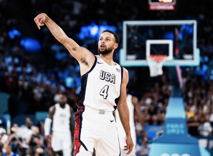 包含库里意外战胜塞尔维亚队，战术调整引爆全场！观众掌声雷动的词条