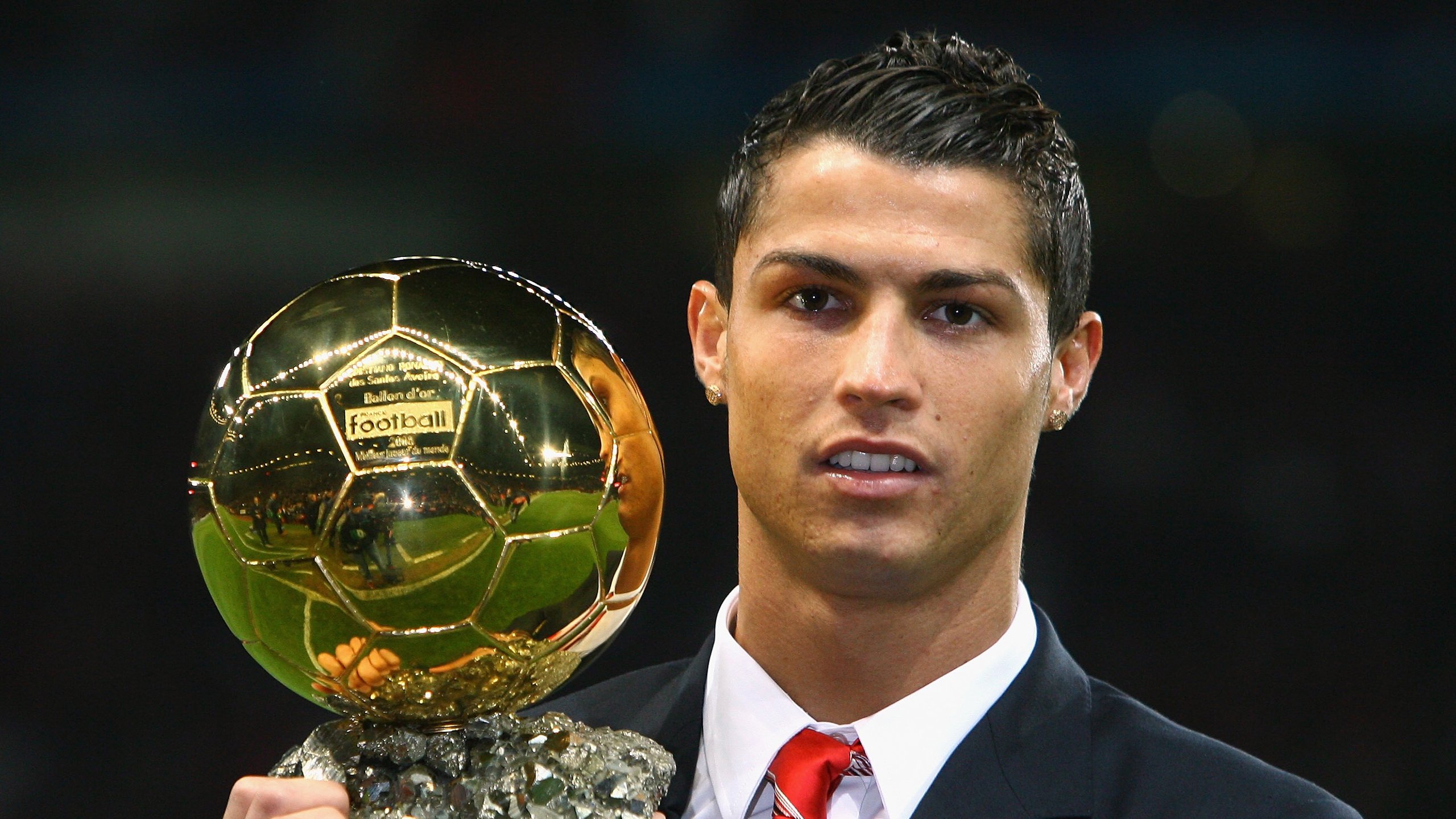 西班牙队前途光明!,莱万多夫斯基新星比赛规则变更表现突出引发球迷热议